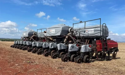 Empresa inova e lança lonas de proteção para operações agrícolas, ideais para proteger máquinas e grãos