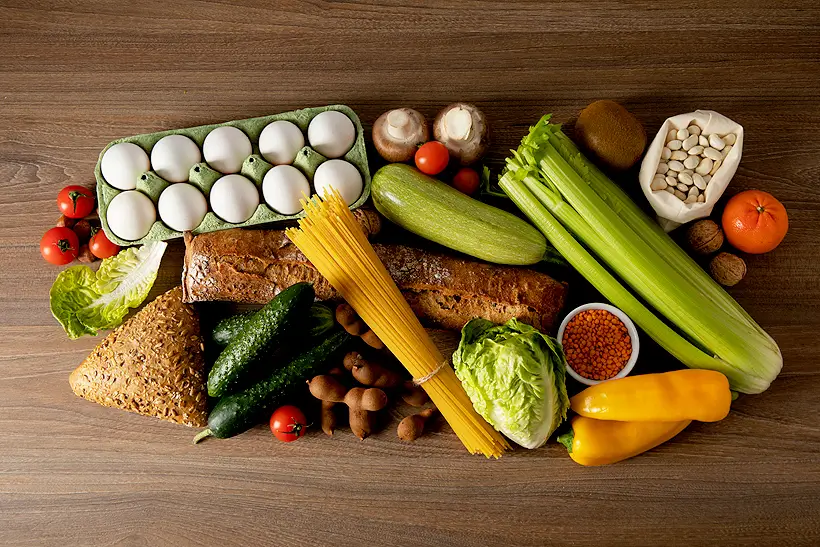 Alimentos devem puxar inflação e apertar orçamento das famílias em 2026, aponta estudo Macro 2026 da Agência Vertical